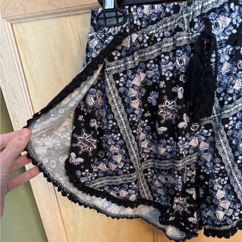 Shosho Blue and White Patterned Shorts - Picture 4 of 12